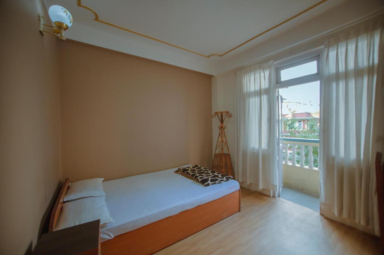 Hotel Triratna Kathmandu Exteriör bild